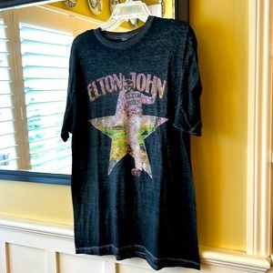 Elton John Farewell Tour tee! sz L (why does PM not have unisex?!)